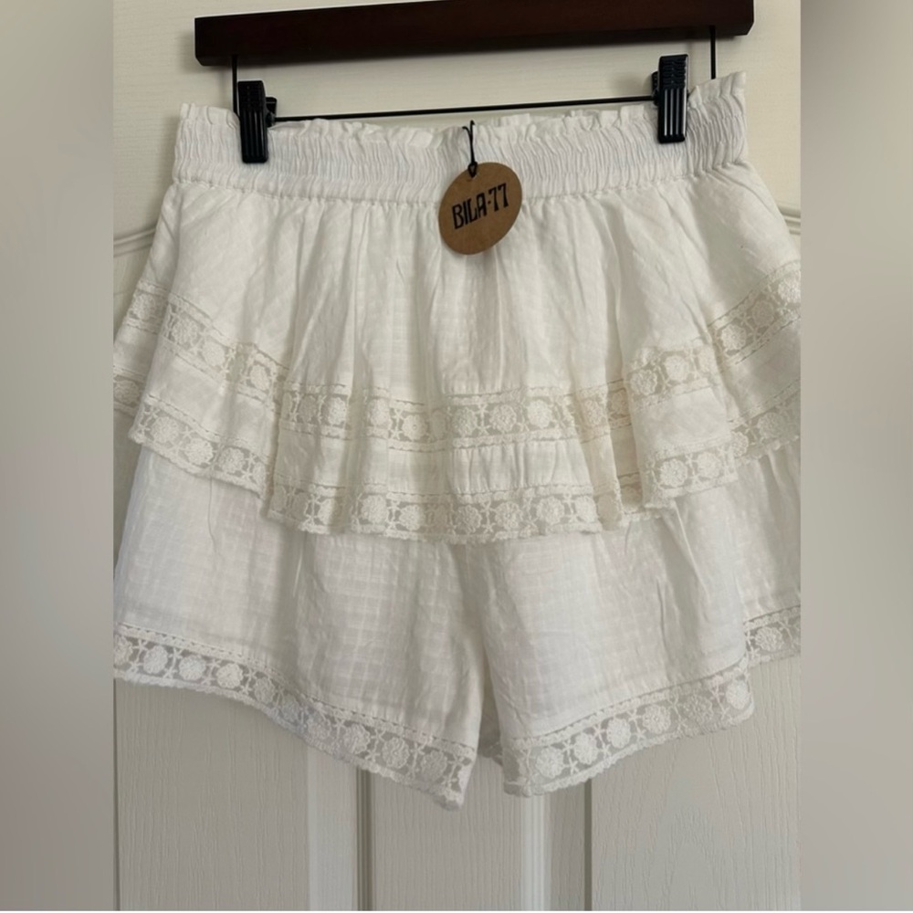 Bila Shorts NWT